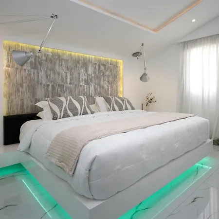Meltemi Private Luxury Retreat With Pool & Jacuzzi In By Mana Gers Vila *