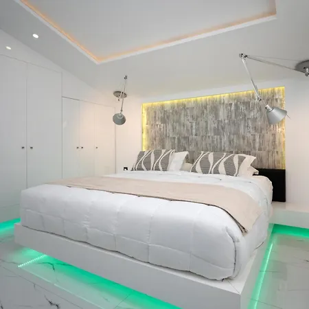 别墅 Meltemi Private Luxury Retreat With Pool & Jacuzzi In By Mana Gers 扎金索斯镇