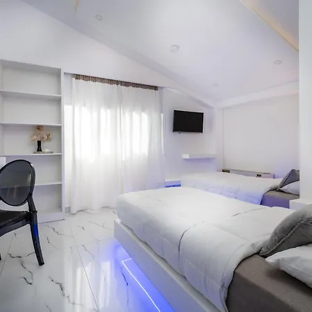Meltemi Private Luxury Retreat With Pool & Jacuzzi In By Mana Gers Vila